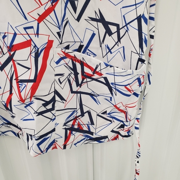 Device | Abstract prism art scrub top - Picture 6 of 8